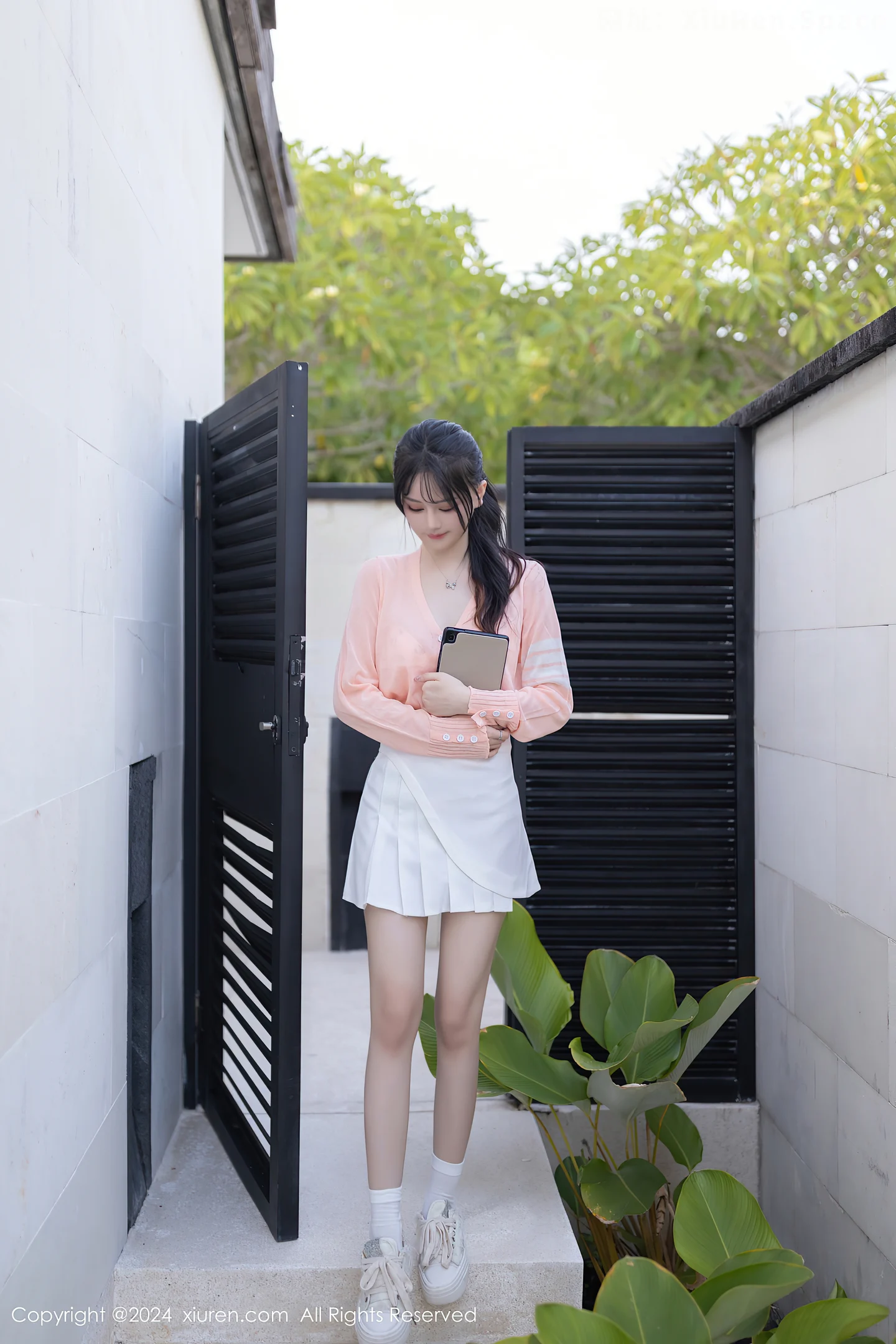 图片[3]-[XiuRen秀人网]VOL.8138 模特幼幼粉色上衣配白短裙露性感浅花色内衣秀曼妙身姿诱惑写真80P-秀人网官方网站